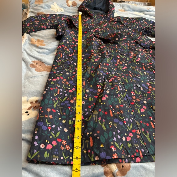 Danefae Raincoat - Picture 6 of 14